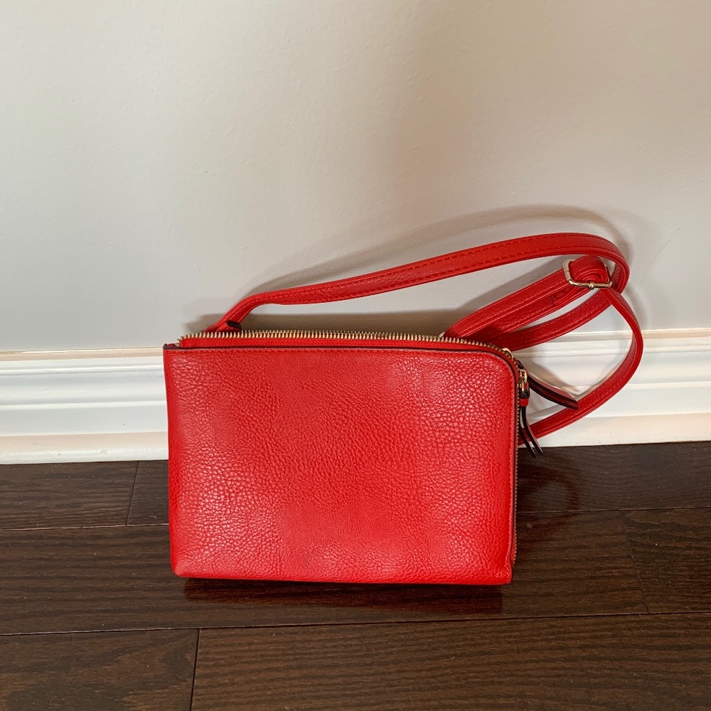 CROSSBODY RED PURSE - 🌸3/$30🌸